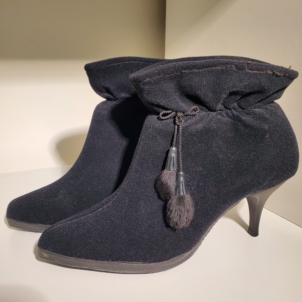 RARE vintage Find ankle boots